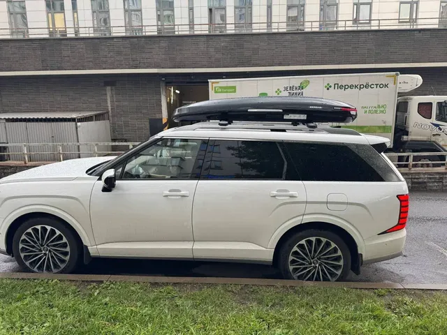 Чёрный автобокс ENROAD Nomadix Pro XXL Slim-450 на Hyundai Palisade — общий вид автомобиля с установленным автобоксом