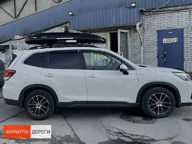 ENROAD Nomadix Pro XL Slim 400 на Subaru Forester — общий вид автомобиля с установленным автобоксом