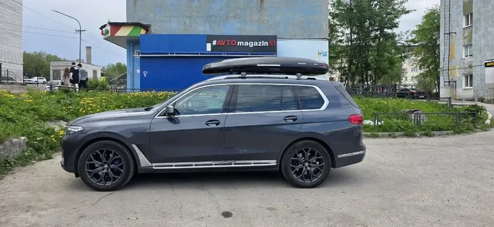 ENROAD Nomadix Pro XXL Slim 450-E на BMW X7 — общий вид автомобиля с установленным автобоксом